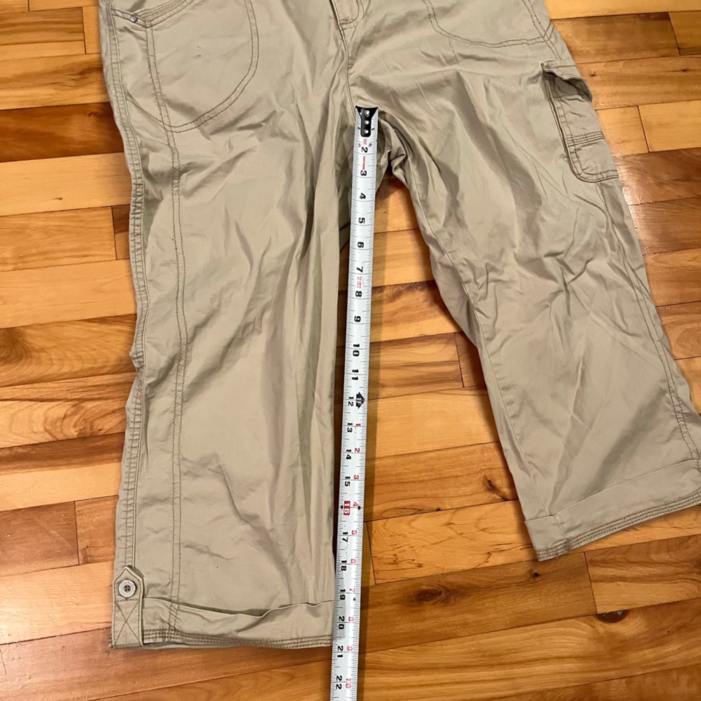 Lee relaxed fit Tan Cargo Capris 12 Medium - Picture 9 of 10